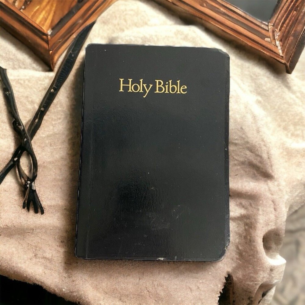 Holy Bible King James Version Words of Christ in  Red - Regency 162 Black Good